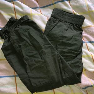 Brand new Aritzia cargo pants